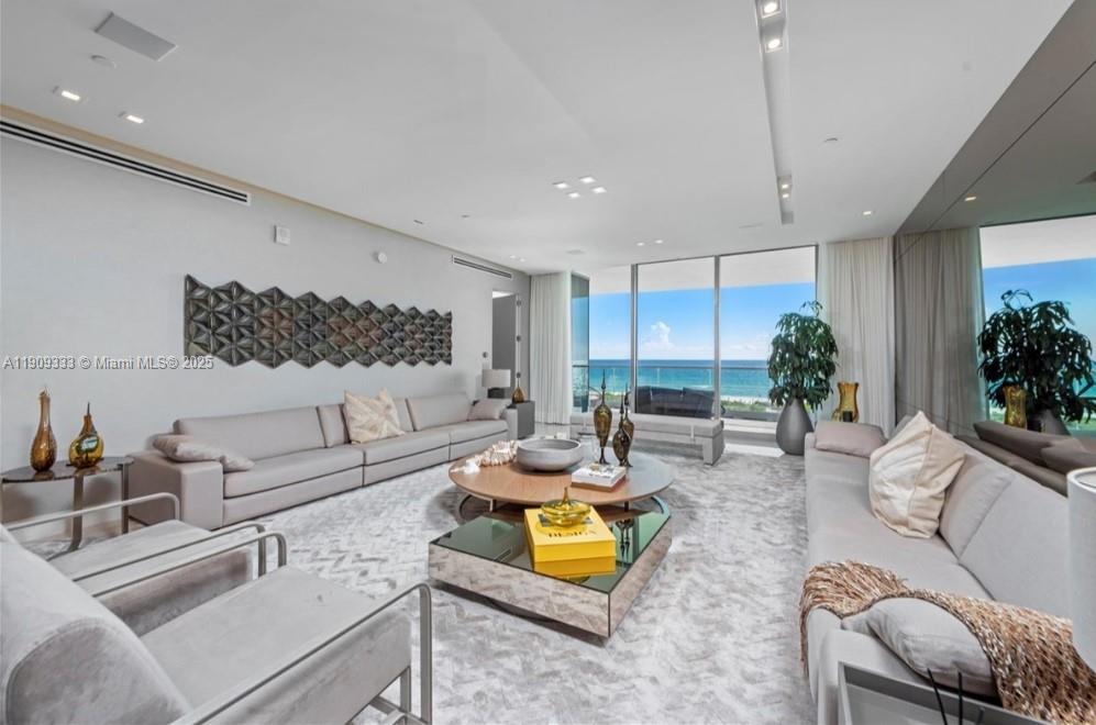 304 3 / 5 3232 sq. ft. $ 2025-11-06 0 Photo