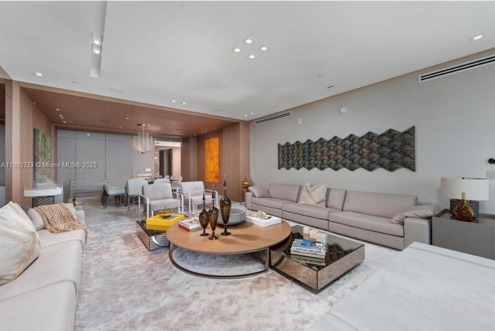 304 3 / 5 3232 sq. ft. $ 2025-11-06 0 Photo