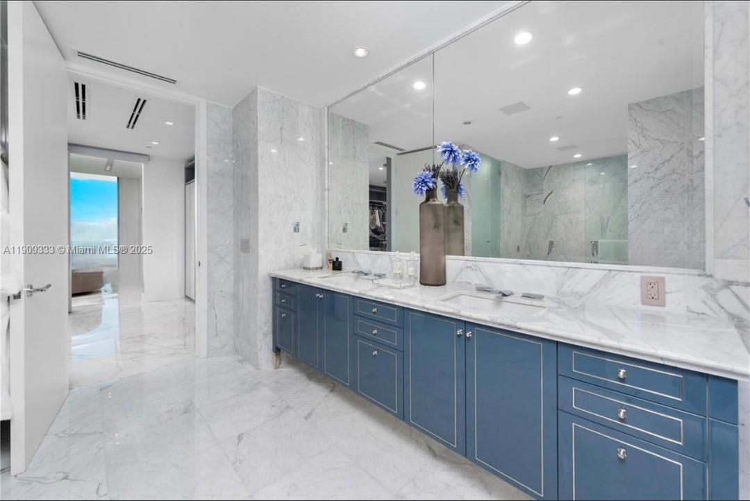 304 3 / 5 3232 sq. ft. $ 2025-11-06 0 Photo