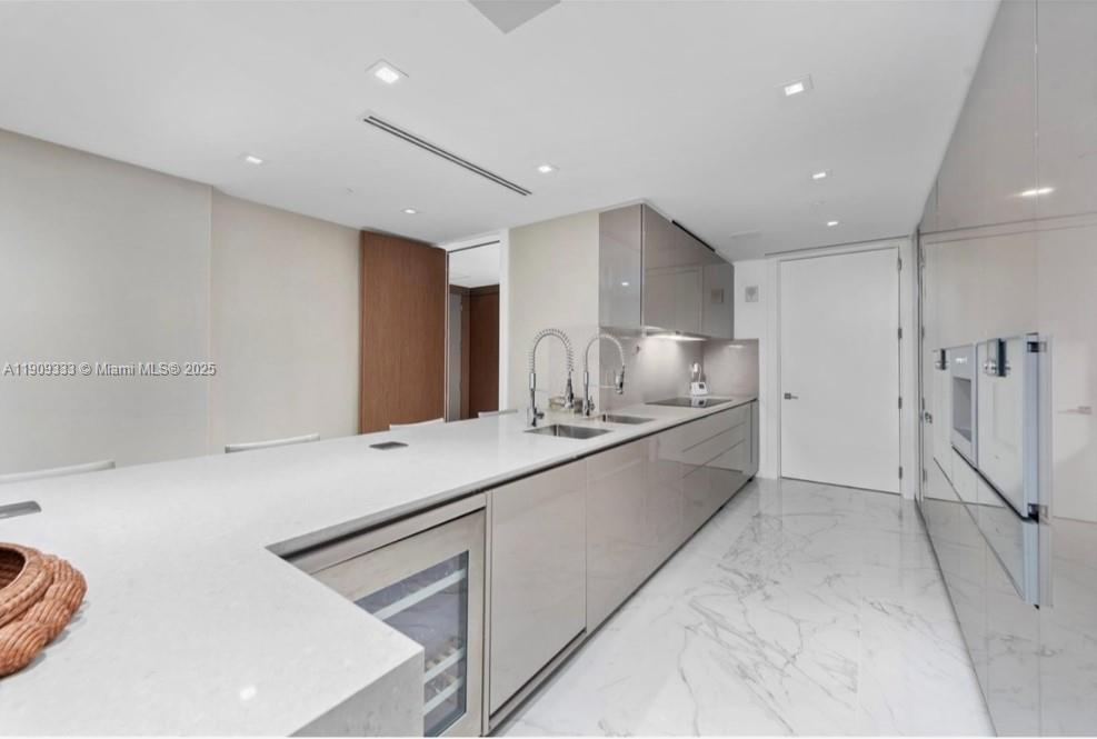 304 3 / 5 3232 sq. ft. $ 2025-11-06 0 Photo