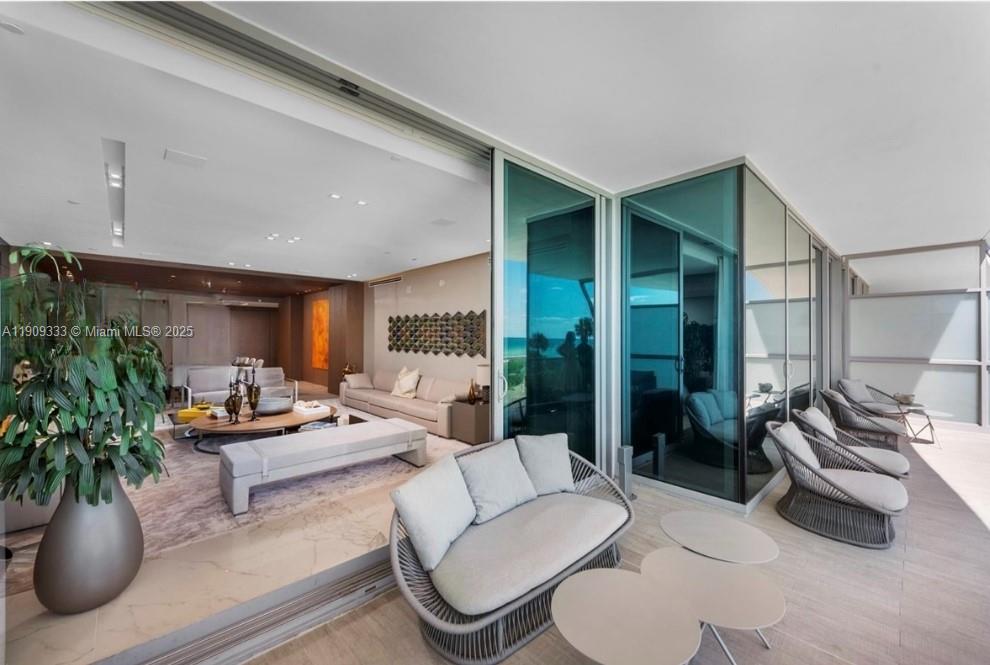 304 3 / 5 3232 sq. ft. $ 2025-11-06 0 Photo