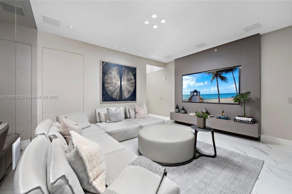 304 3 / 5 3232 sq. ft. $ 2025-11-06 0 Photo