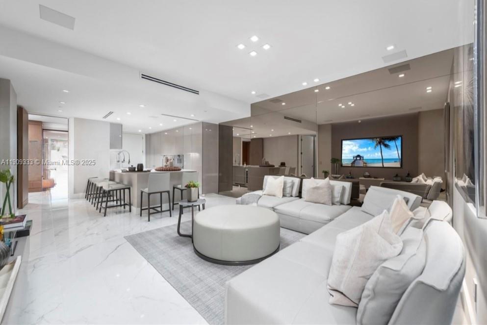 304 3 / 5 3232 sq. ft. $ 2025-11-06 0 Photo