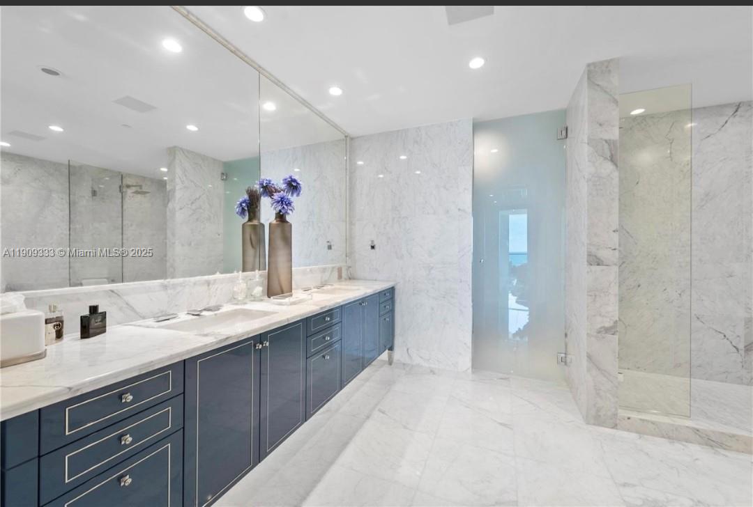 304 3 / 5 3232 sq. ft. $ 2025-11-06 0 Photo