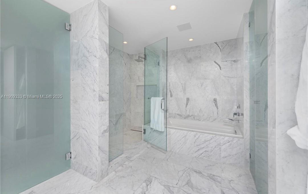 304 3 / 5 3232 sq. ft. $ 2025-11-06 0 Photo