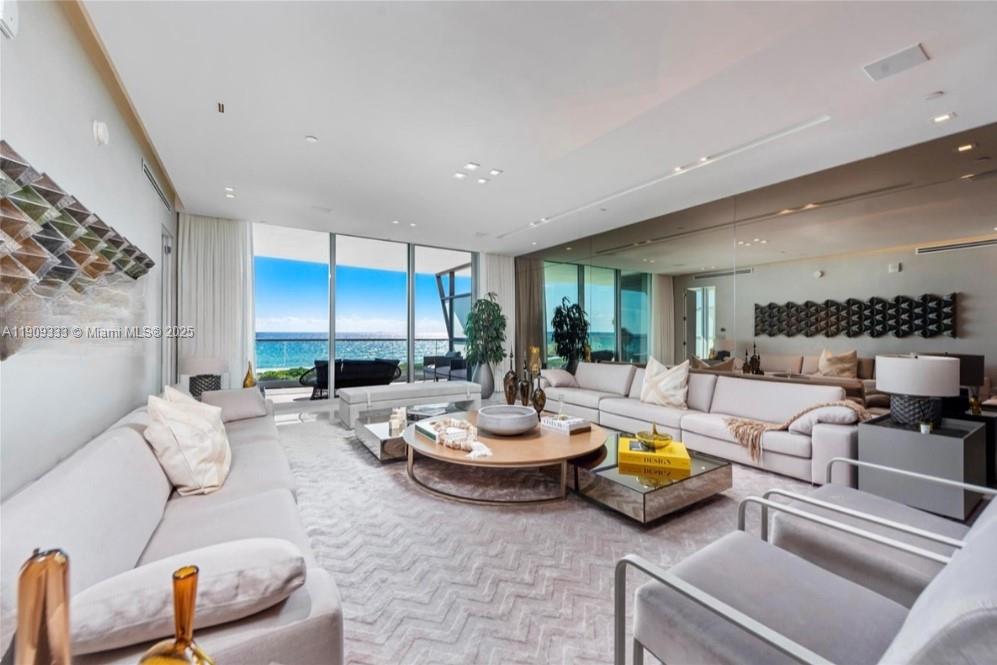 304 3 / 5 3232 sq. ft. $ 2025-11-06 0 Photo