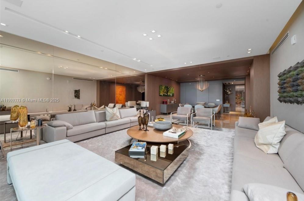 304 3 / 5 3232 sq. ft. $ 2025-11-06 0 Photo