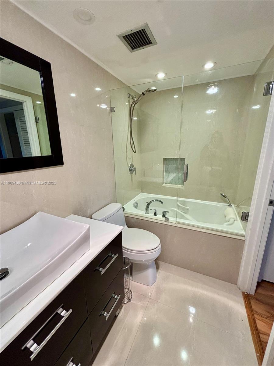 617B 2 / 2 1132 sq. ft. $ 2025-11-06 0 Photo