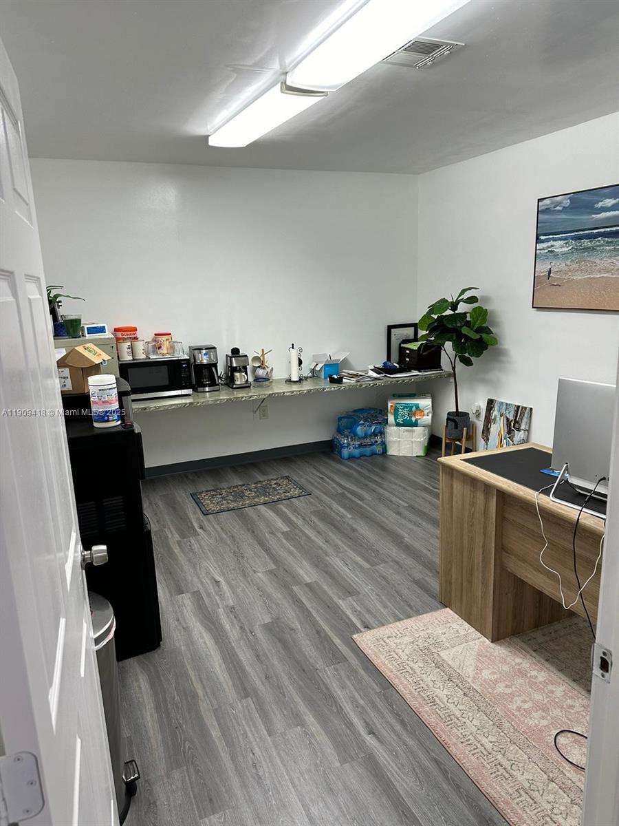 Ver detalles I / sq. ft. $ 2025-11-06 0 foto