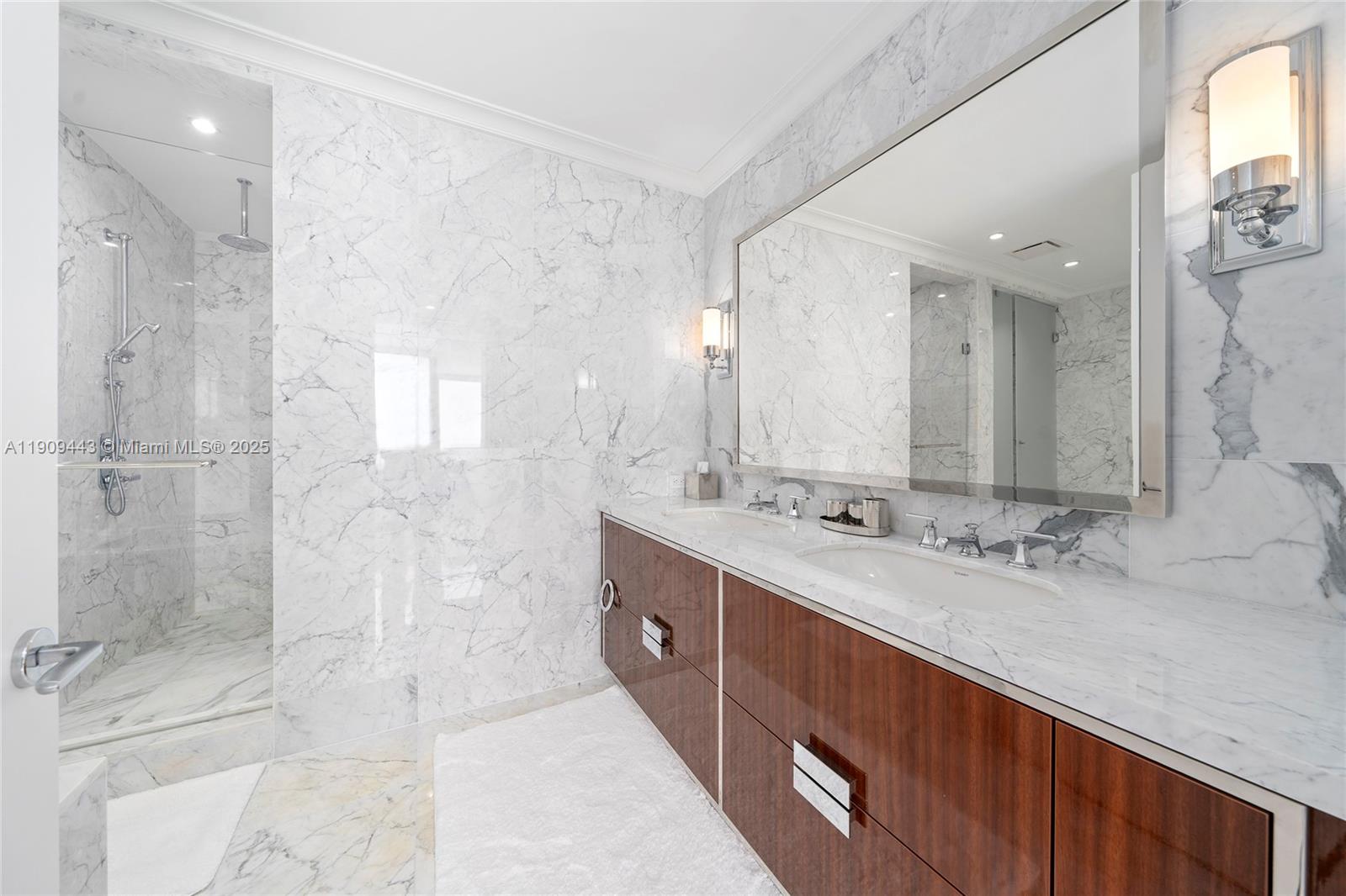 Подробнее 4303 2 / 3 1447 кв.футов $ 2025-11-06 0 Фото