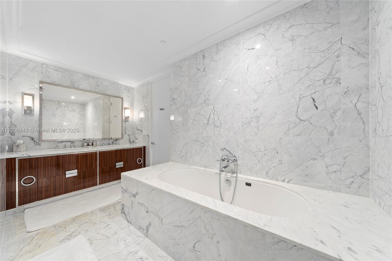 Подробнее 4303 2 / 3 1447 кв.футов $ 2025-11-06 0 Фото