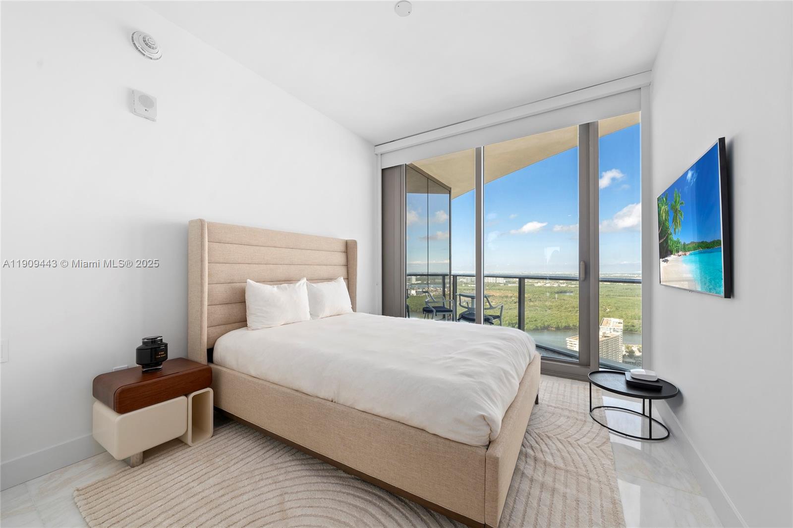 Подробнее 4303 2 / 3 1447 кв.футов $ 2025-11-06 0 Фото