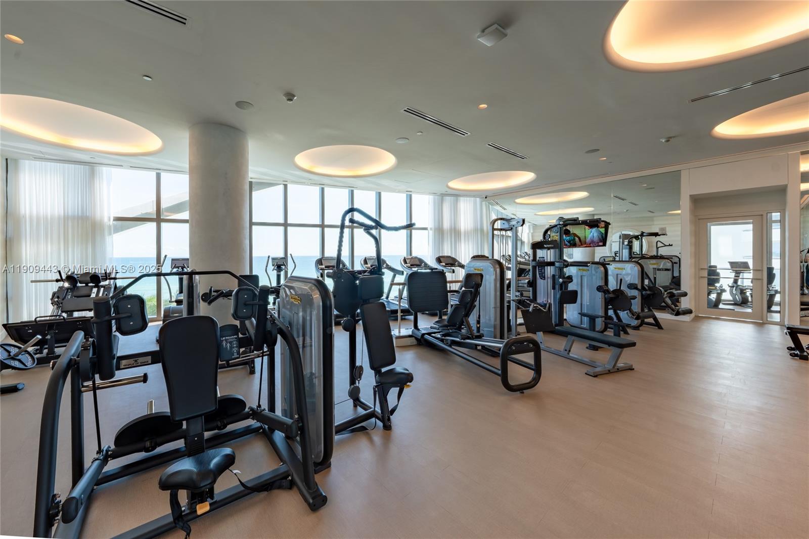 Подробнее 4303 2 / 3 1447 кв.футов $ 2025-11-06 0 Фото