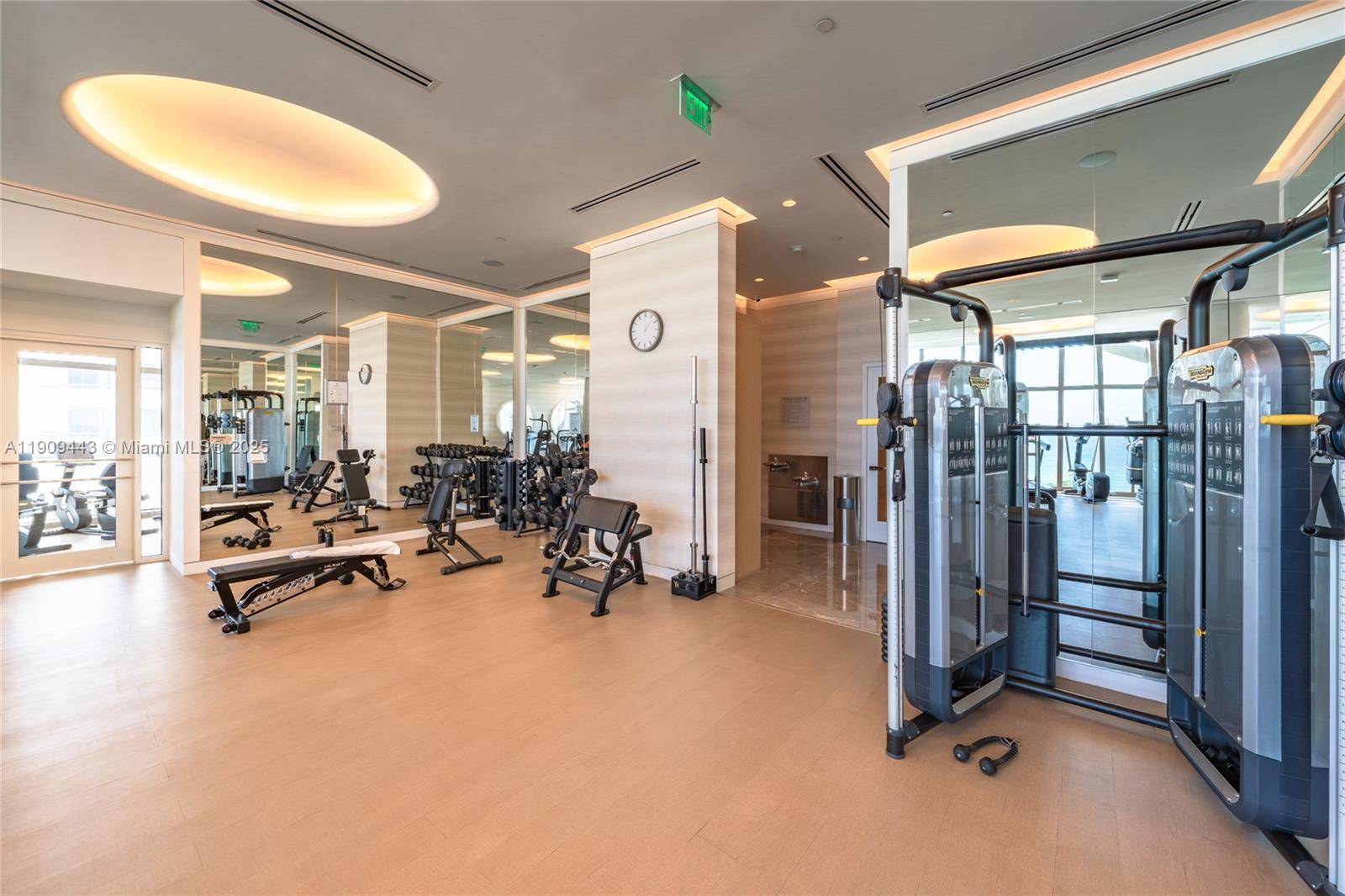 Подробнее 4303 2 / 3 1447 кв.футов $ 2025-11-06 0 Фото