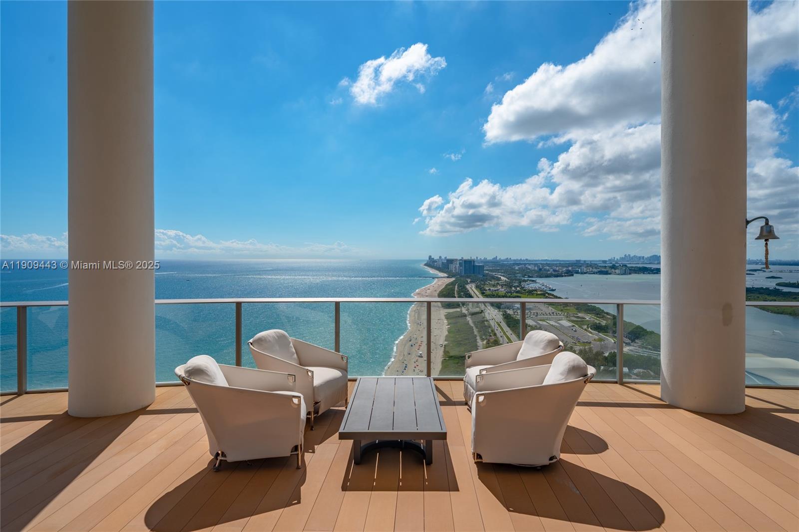 Подробнее 4303 2 / 3 1447 кв.футов $ 2025-11-06 0 Фото