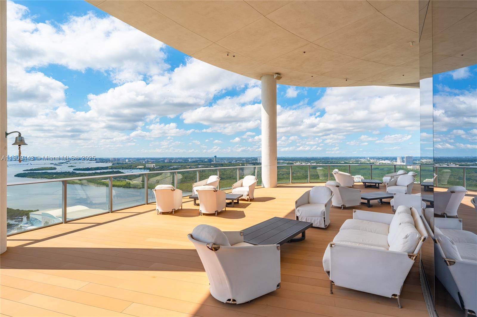 Подробнее 4303 2 / 3 1447 кв.футов $ 2025-11-06 0 Фото