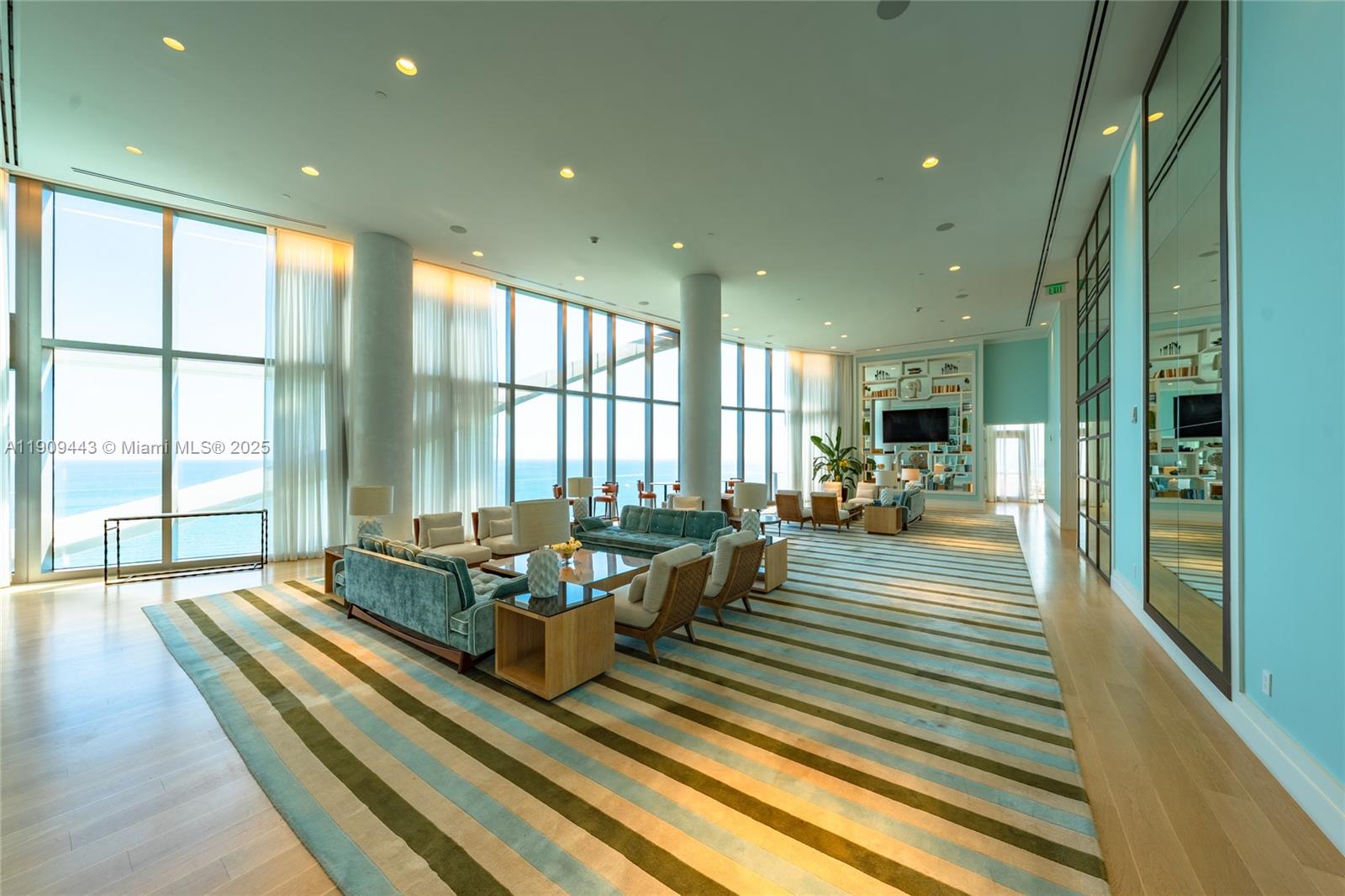 Подробнее 4303 2 / 3 1447 кв.футов $ 2025-11-06 0 Фото