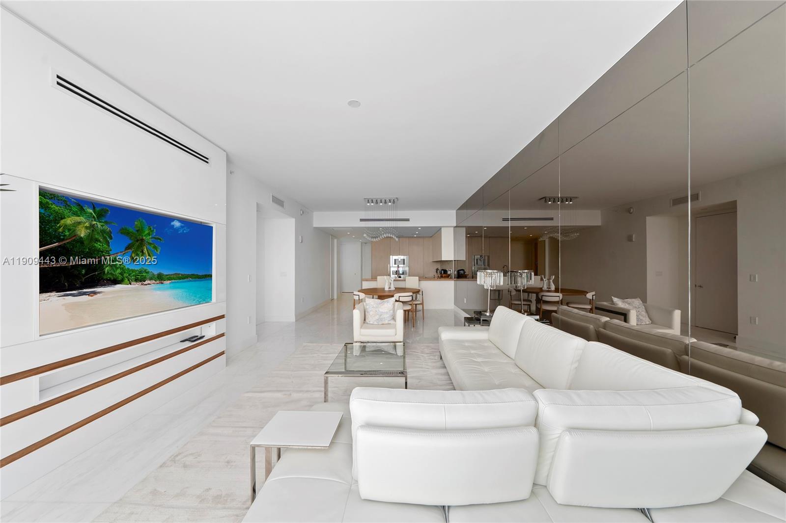 Подробнее 4303 2 / 3 1447 кв.футов $ 2025-11-06 0 Фото