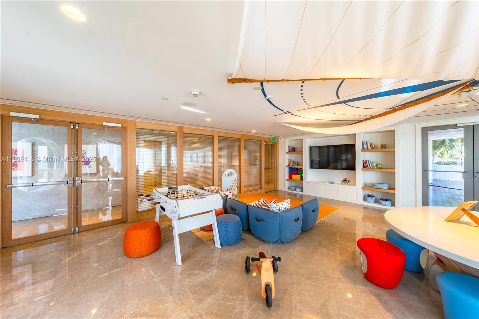 Подробнее 4303 2 / 3 1447 кв.футов $ 2025-11-06 0 Фото