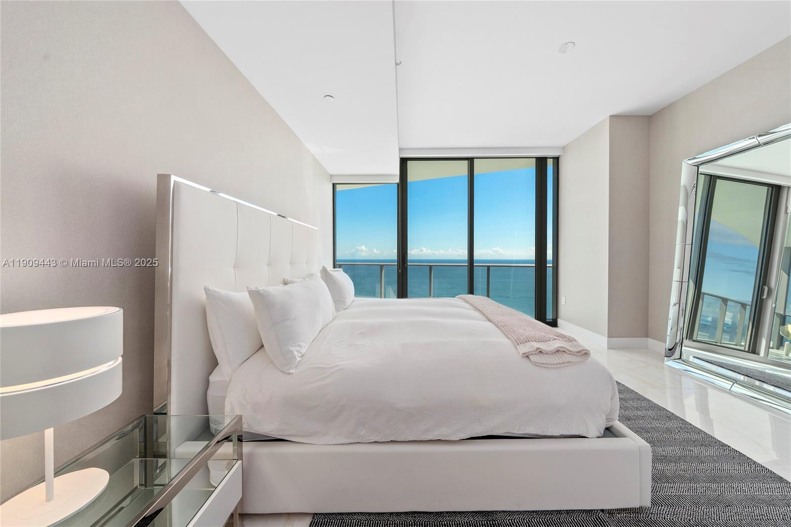 Подробнее 4303 2 / 3 1447 кв.футов $ 2025-11-06 0 Фото