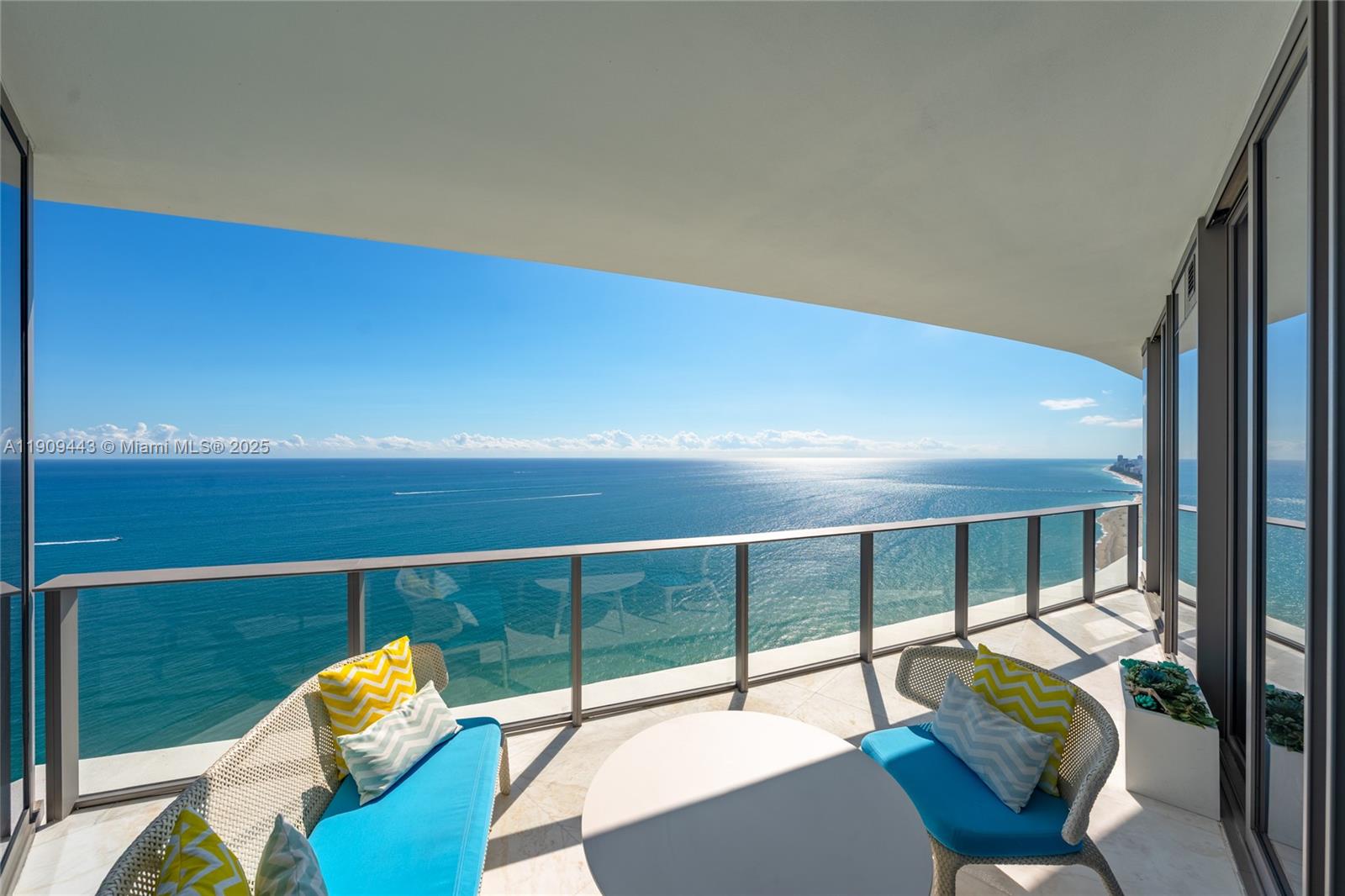 Подробнее 4303 2 / 3 1447 кв.футов $ 2025-11-06 0 Фото