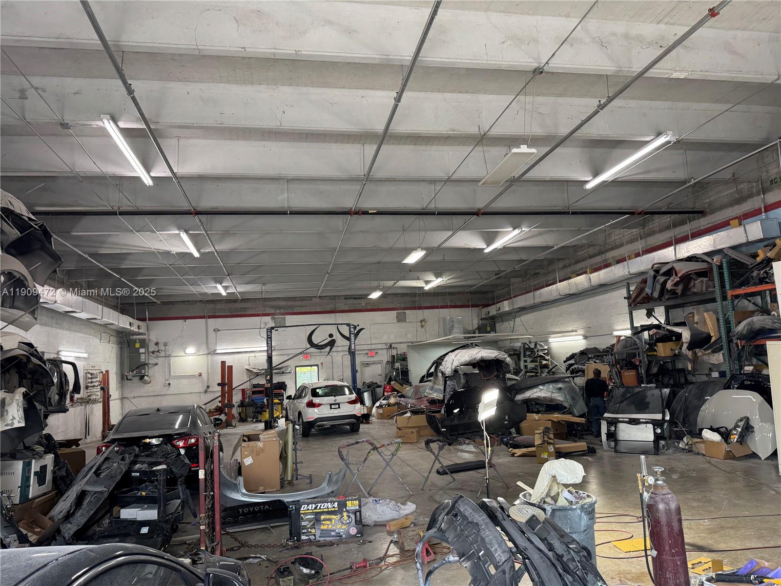 See details 1 and 2 / sq. ft. $ 2025-11-06 0 Photo