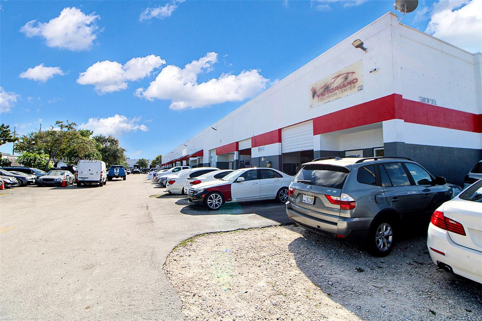 5 and 6  /   кв.футов $ 2025-12-04 0 Фото