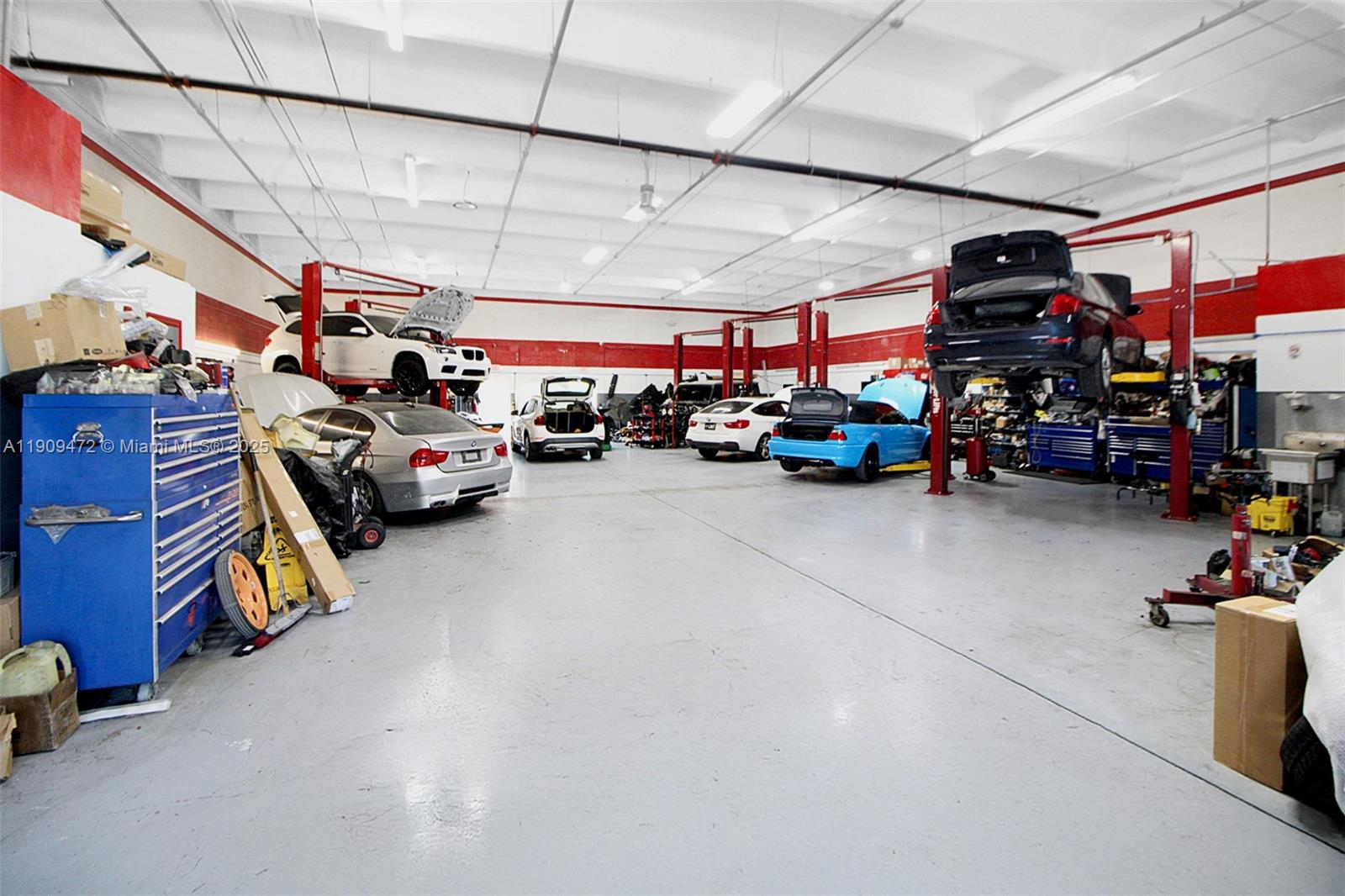 5 and 6  /   кв.футов $ 2025-12-04 0 Фото