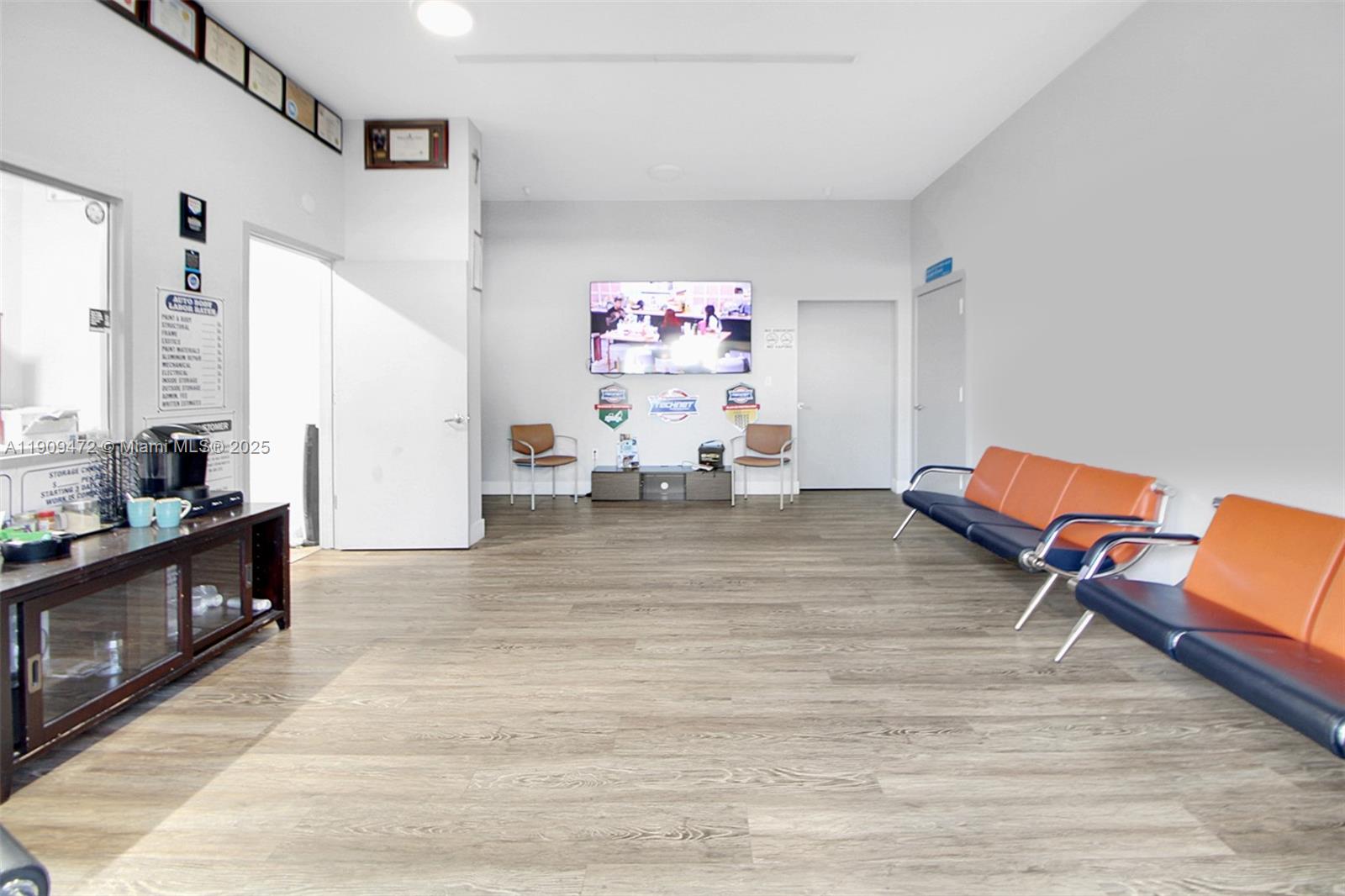 5 and 6  /   кв.футов $ 2025-12-04 0 Фото