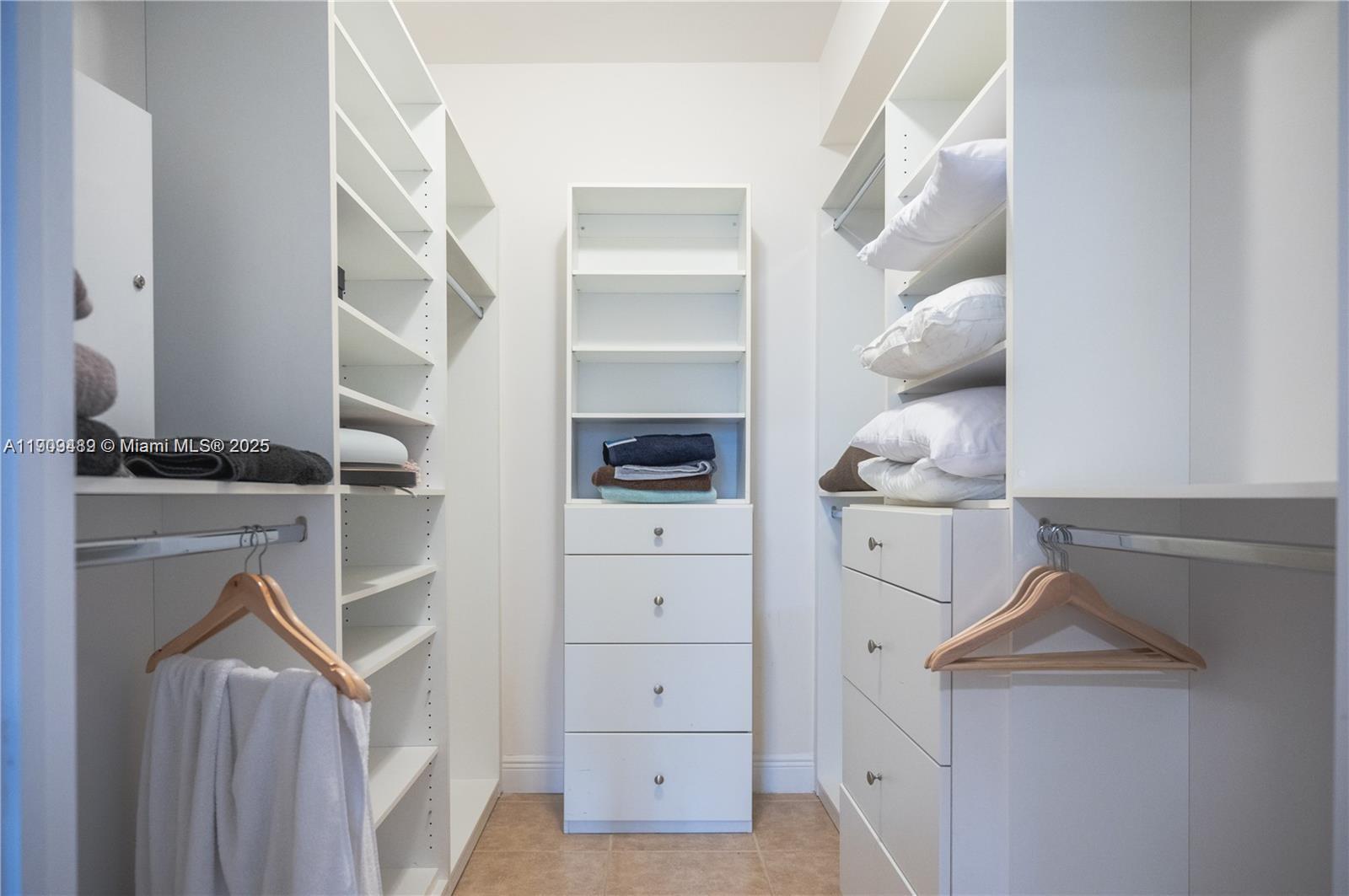 Photo of 19900 Country Club Dr  #318, Aventura, Florida, 33180 - 