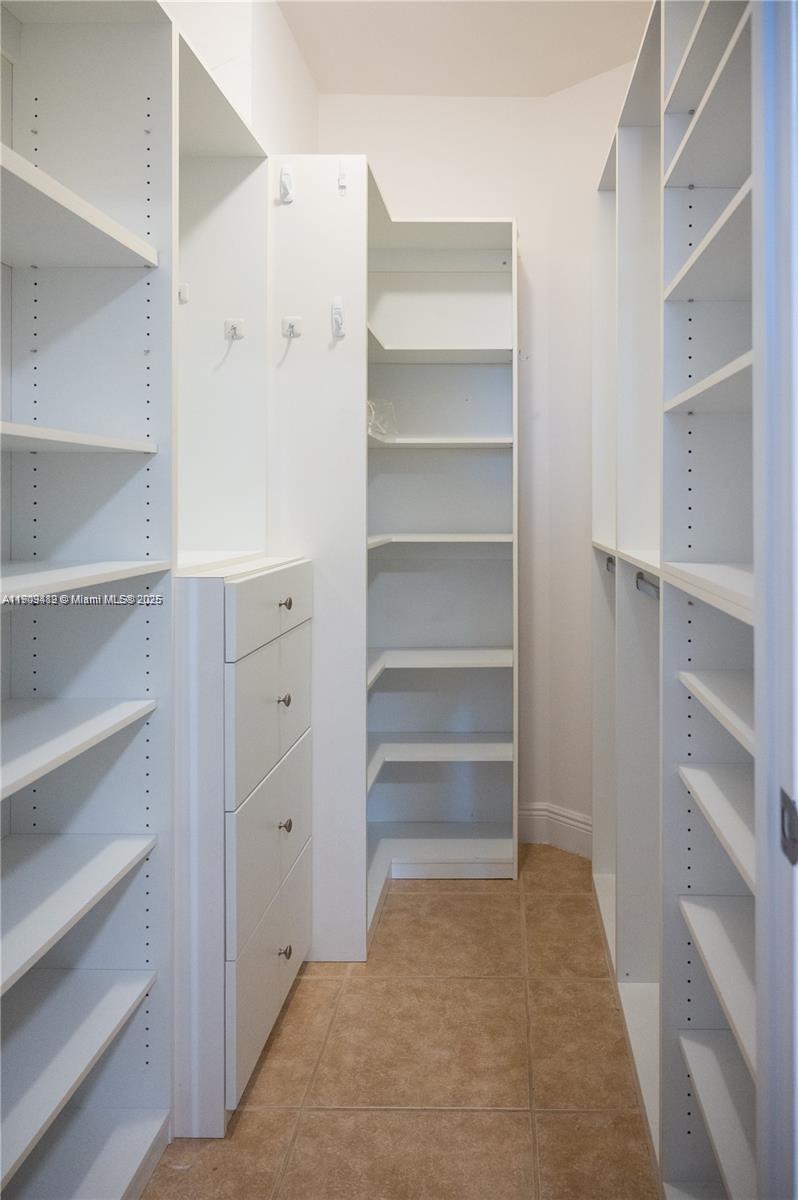 Photo of 19900 Country Club Dr  #318, Aventura, Florida, 33180 - 