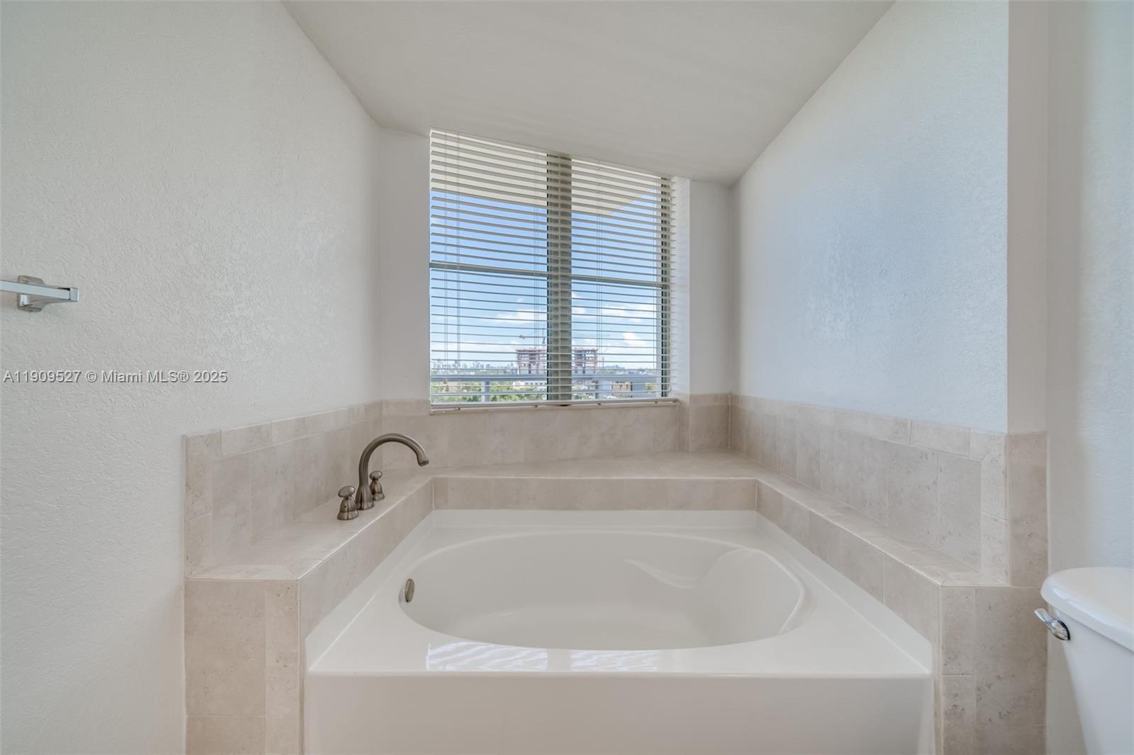 Photo of 1830 Radius Dr  #823, Hollywood, Florida, 33020 - Master Bathroom with separate large tub