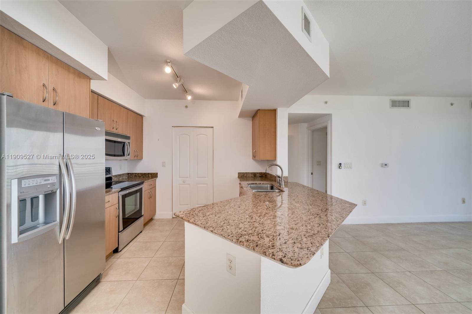 Photo of 1830 Radius Dr  #823, Hollywood, Florida, 33020 - kitchen