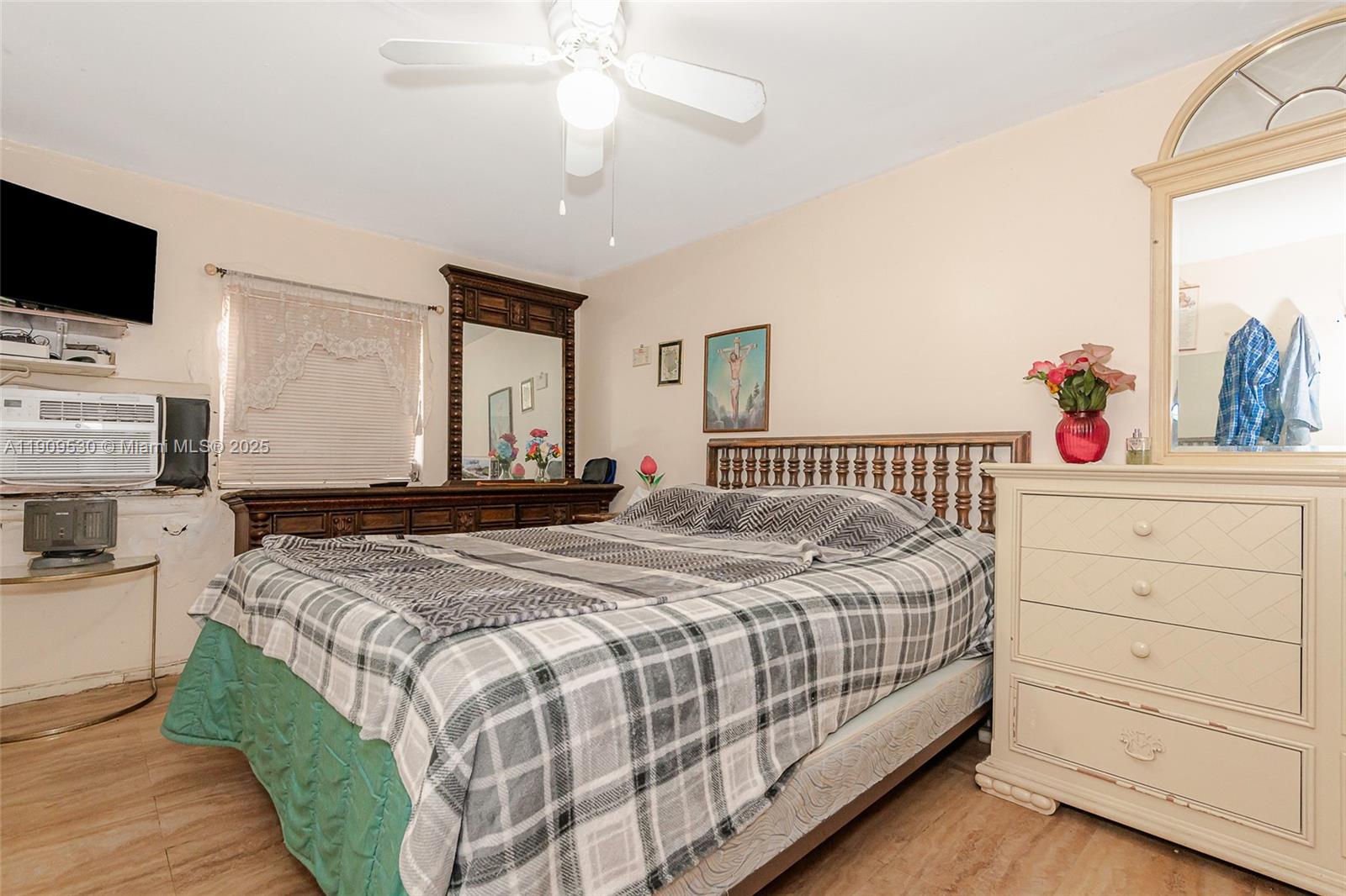 See details / 2206 sq. ft. $ 2025-11-06 0 Photo