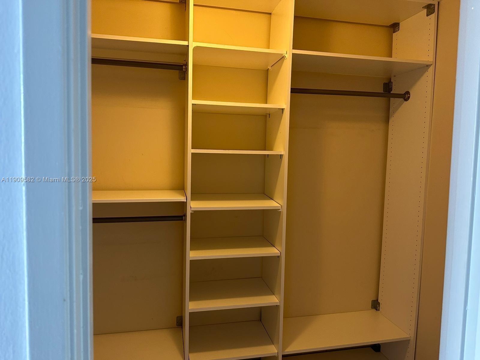 206-1 1 / 1 947 sq. ft. $ 2025-11-06 0 Photo