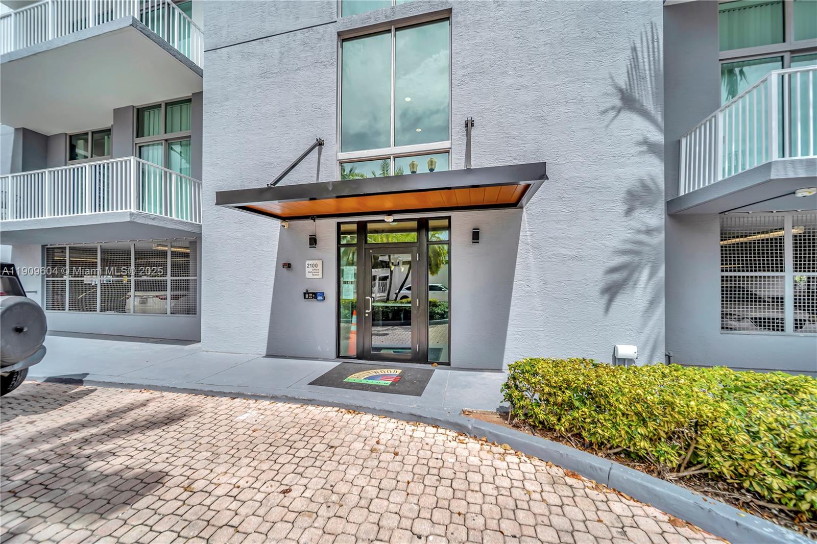 Photo of 2100 Van Buren St  #517, Hollywood, Florida, 33020 - 