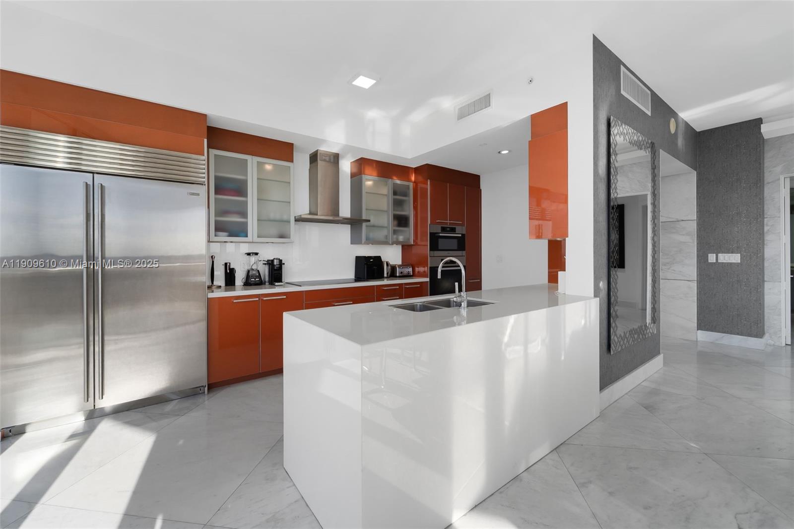 See details 903 3 / 3 2235 sq. ft. $ 2025-11-06 0 Photo