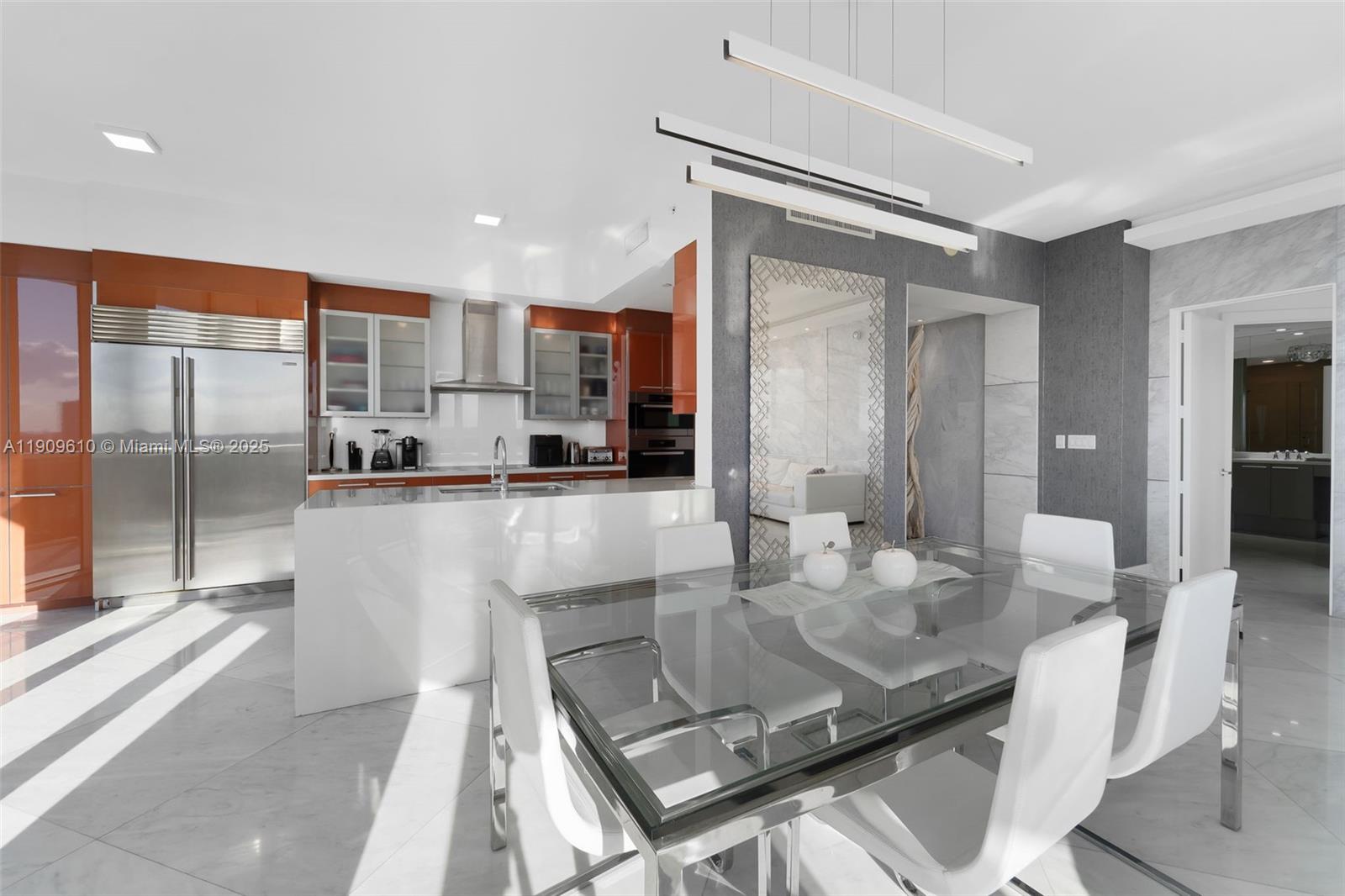 See details 903 3 / 3 2235 sq. ft. $ 2025-11-06 0 Photo