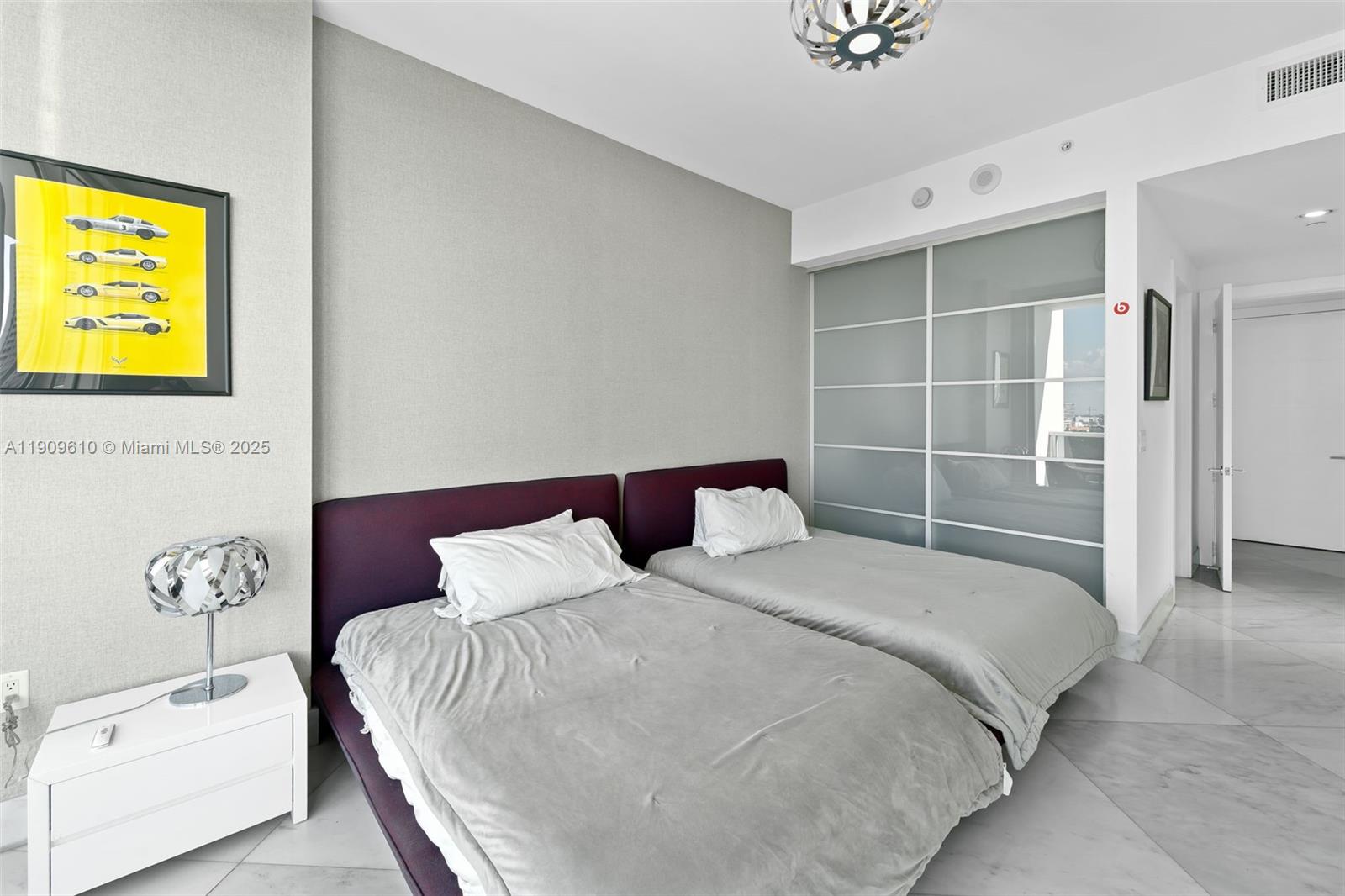 See details 903 3 / 3 2235 sq. ft. $ 2025-11-06 0 Photo