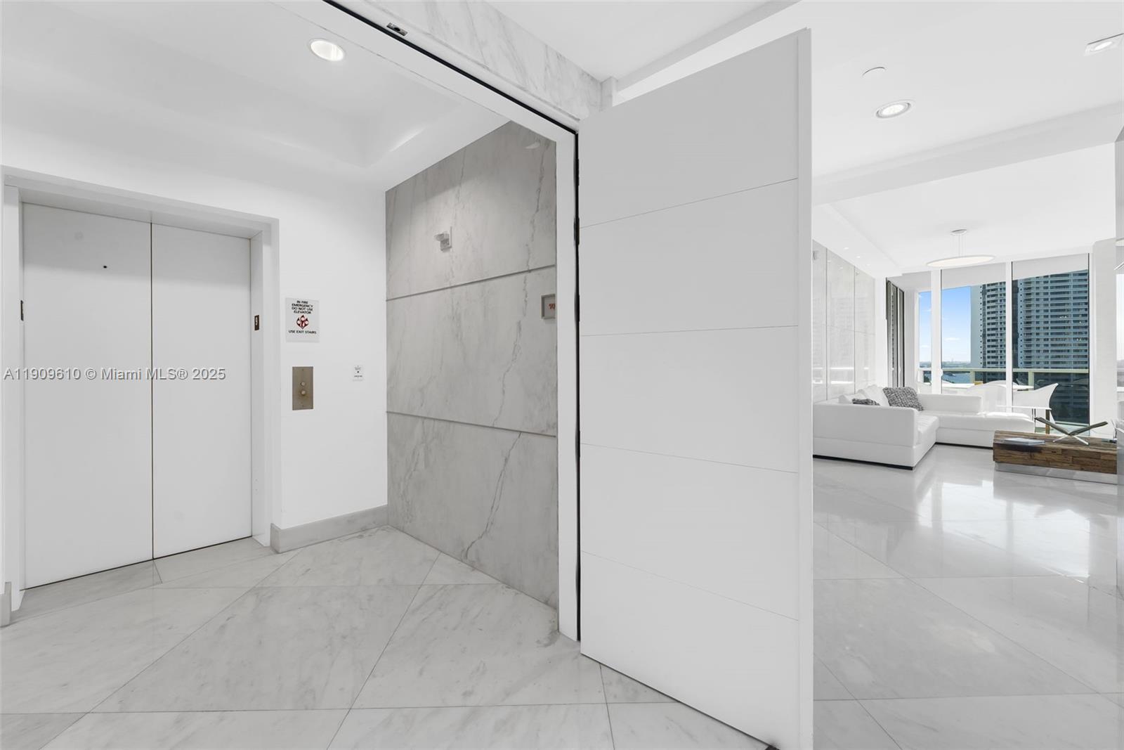 See details 903 3 / 3 2235 sq. ft. $ 2025-11-06 0 Photo