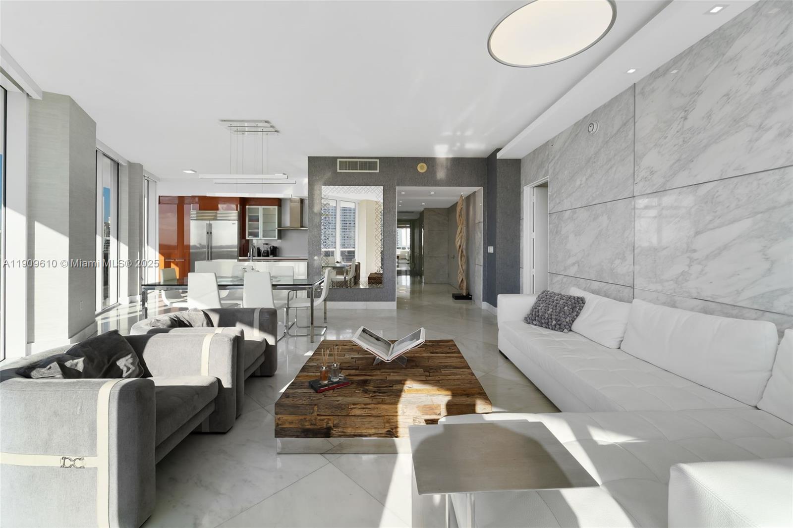 See details 903 3 / 3 2235 sq. ft. $ 2025-11-06 0 Photo