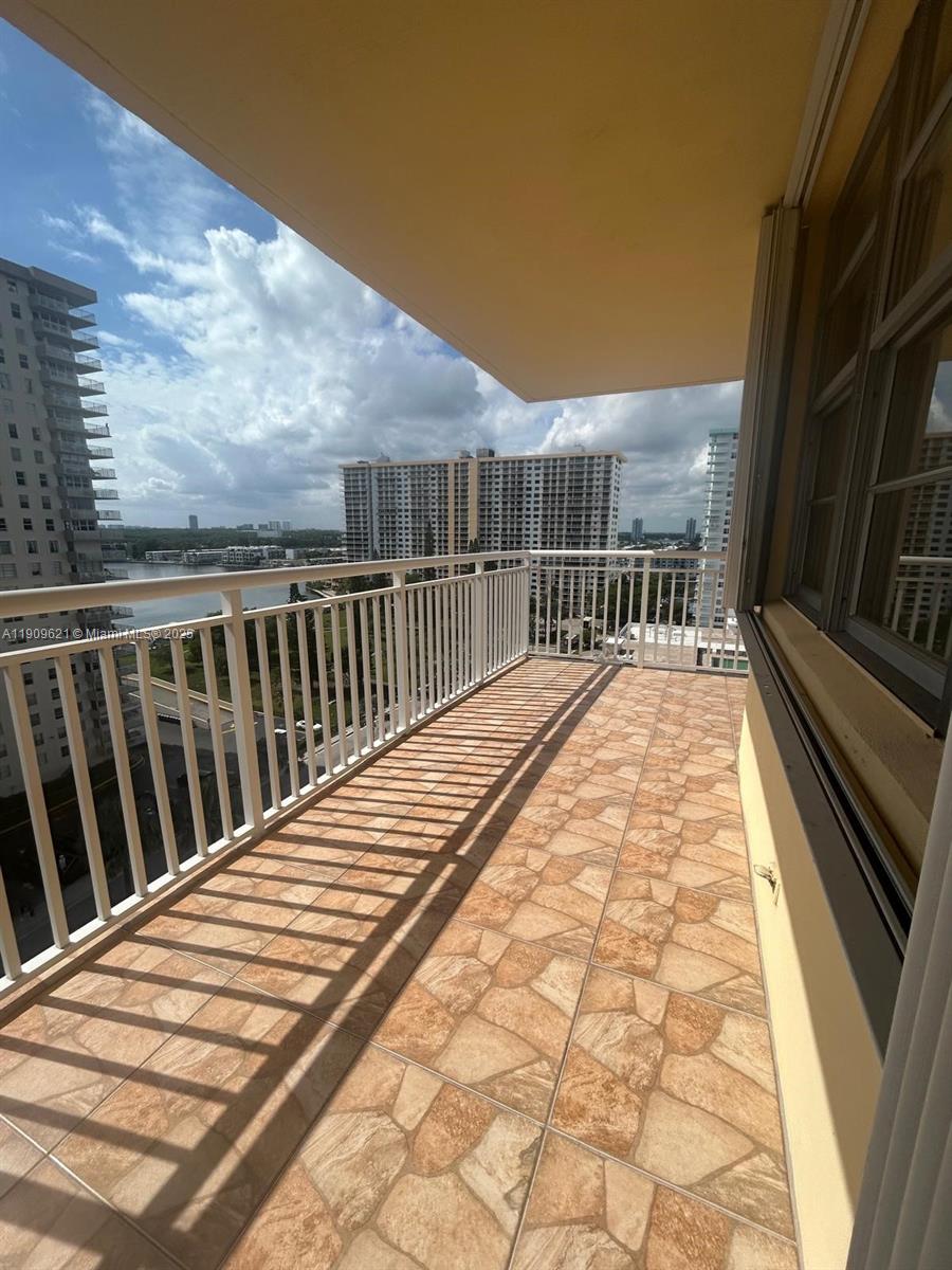 See details 1205 2 / 2 1544 sq. ft. $ 2025-11-06 0 Photo