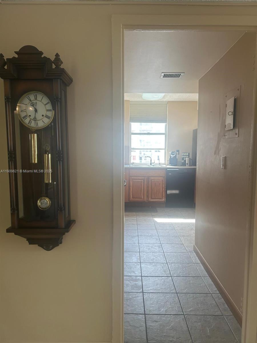 See details 1205 2 / 2 1544 sq. ft. $ 2025-11-06 0 Photo