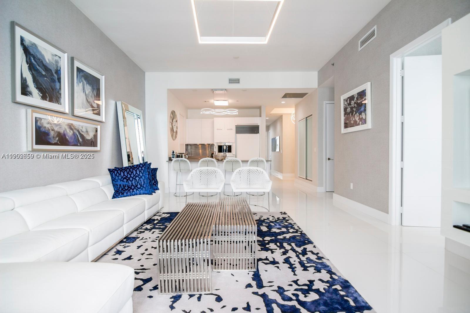 See details 4002 3 / 4 1979 sq. ft. $ 2025-11-06 0 Photo