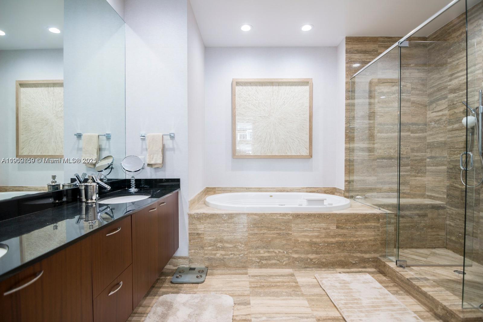 See details 4002 3 / 4 1979 sq. ft. $ 2025-11-06 0 Photo