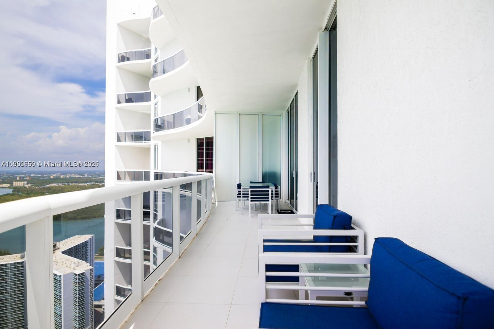 See details 4002 3 / 4 1979 sq. ft. $ 2025-11-06 0 Photo