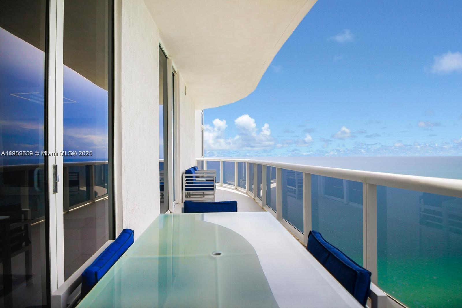 See details 4002 3 / 4 1979 sq. ft. $ 2025-11-06 0 Photo