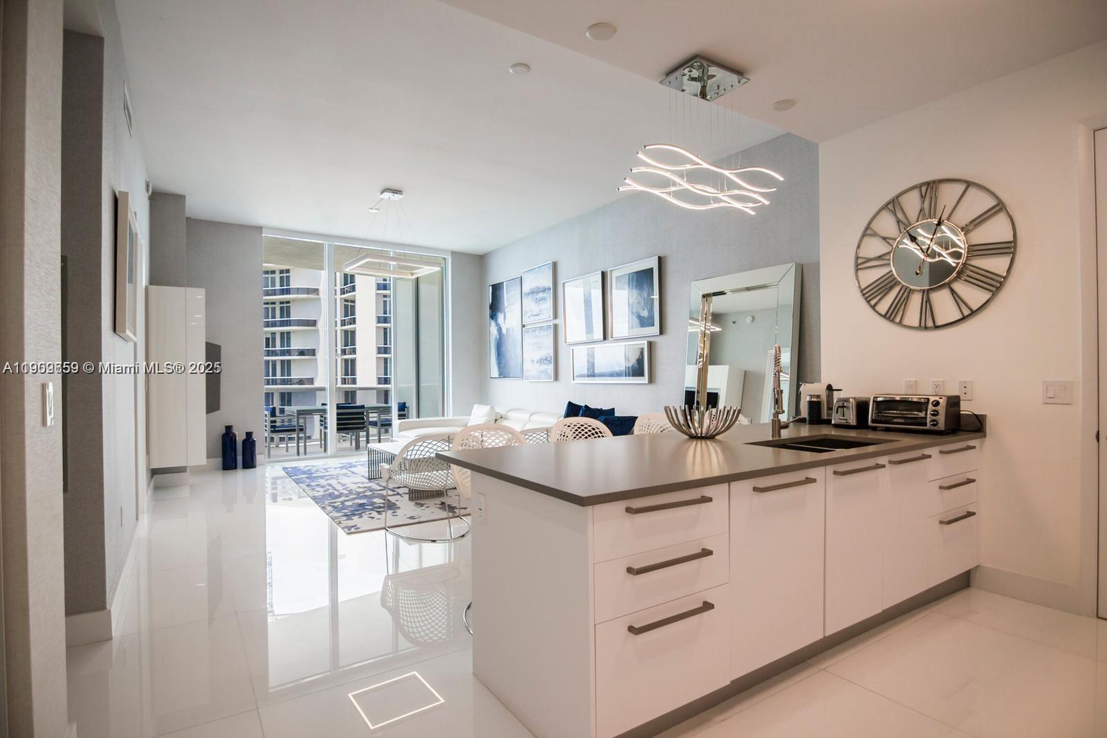 See details 4002 3 / 4 1979 sq. ft. $ 2025-11-06 0 Photo