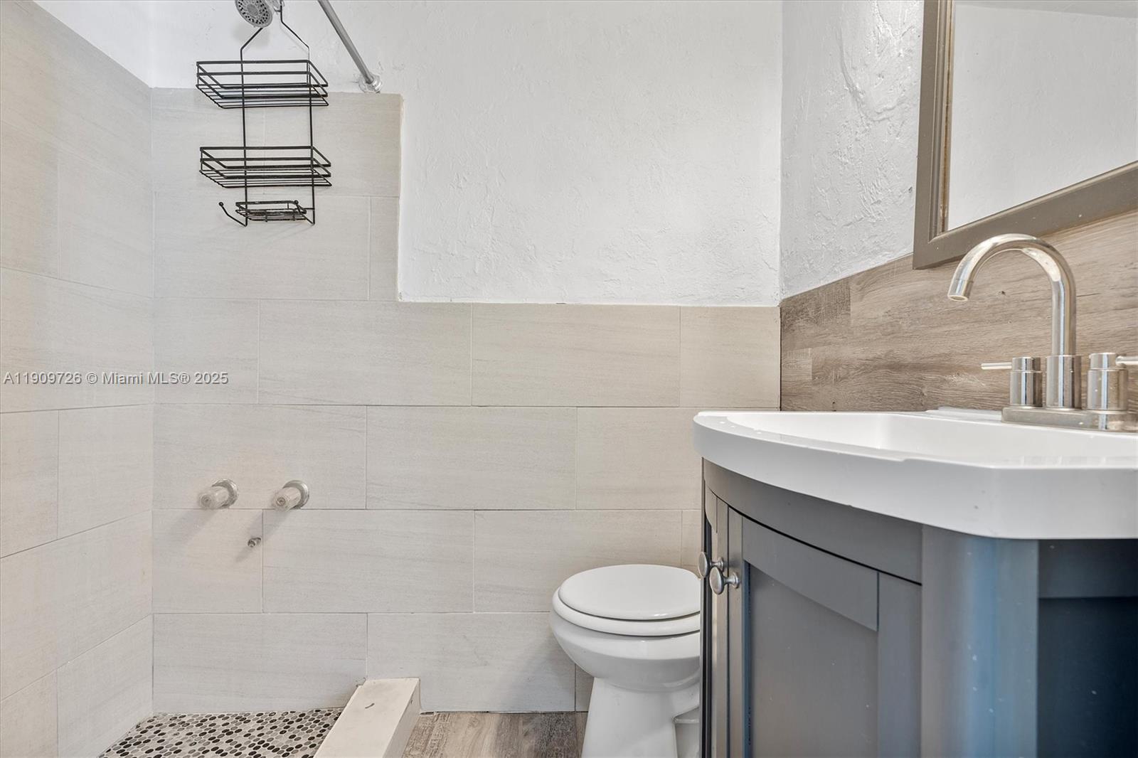 See details / sq. ft. $ 2025-11-06 0 Photo