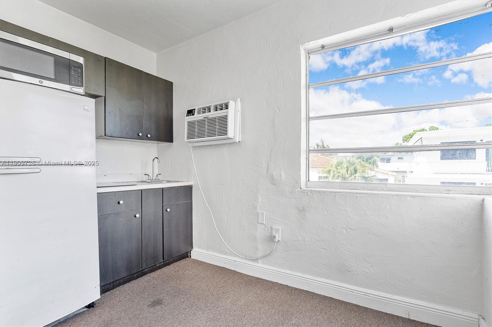 See details / sq. ft. $ 2025-11-06 0 Photo